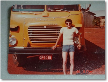 MOYZES EM FRENTE DO SUPER V12 DO NELSON GARCIA NOVEMBRO DE 1980