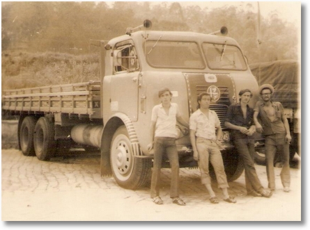 FNM 1962- Clemente Costa Filho, Nelson Calegarin e de chapéu Adir Costa (Ade) Proprietário em Aparecida do Norte