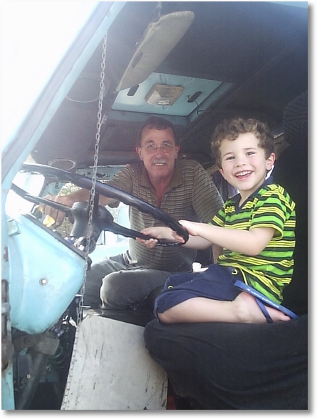 Ito Bir e Seu Neto Davi com 5 anos (FNM 66)