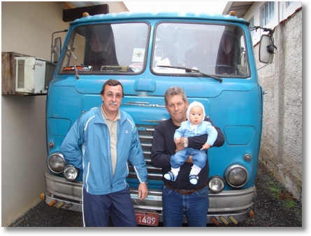 Ito Buhrer e Aroldo com Eduardo no colo (Neto do Ito) - FNM 180