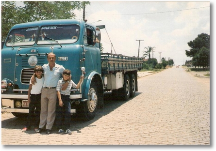 Nene Pichorim FNM D11000 1965 Com Sobrinho Daniel e seu Filho Francisco