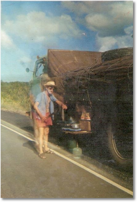 FNM 61 - Proprietário Kurtz - Zeno fazendo um peixe na Rio-Bahia - Viagem de Curitiba para Olinda em 1974