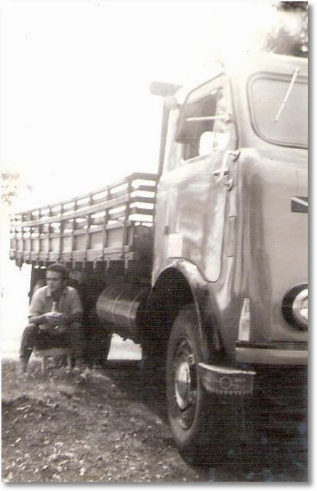 FNM 58 - Caminhão de Gumercindo Berlese aguardando carga