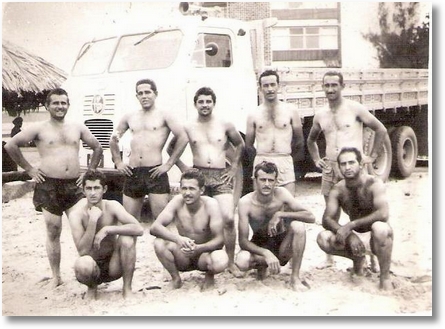 Antonio Maoski (Tinindo) Ari Cardoso e Osvaldo Sari com Amigos