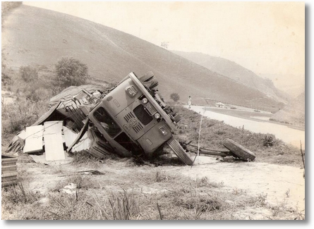 Acidente com FNM 64 - Prop. Transmax - Foto em Caratinga MG- KM 428 - Motorista João Luiz Camargo