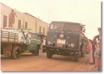 FNM 615 - Prop. João Luiz Camargo e Irmãos Valaski - Procissão de São Cristovão em 1974