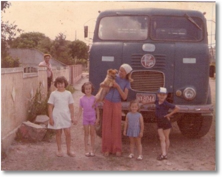 Celso Zocolotti com Carmen-Cassia-Monica-Cristiane-e Celso Luis em São Jose dos Pinhais PR 1976