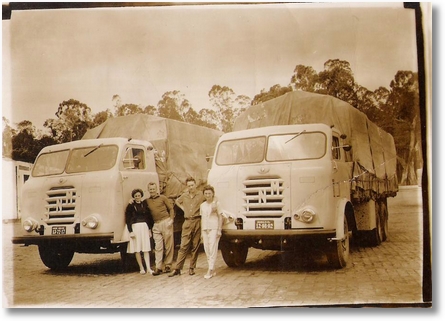 o casal a esquerda ë Avelino e sua esposa Lurdes Maria Meneghini e o casal a direita ë Alfredo Matuela e sua esposa