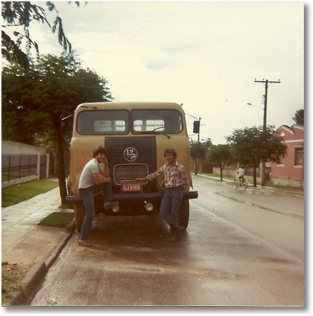 FNM 70 D11000 Prop,João Luis Camargo,motoristas Eloy Dimas e seu irmão Jose Adalberto São Jose dos Pinhais 1983